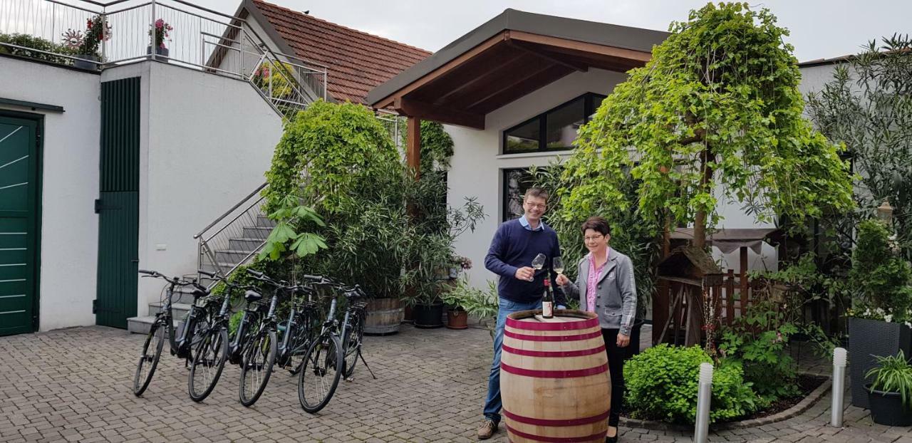 Weingut Familie Bauer Hotel Grossriedenthal Exterior photo